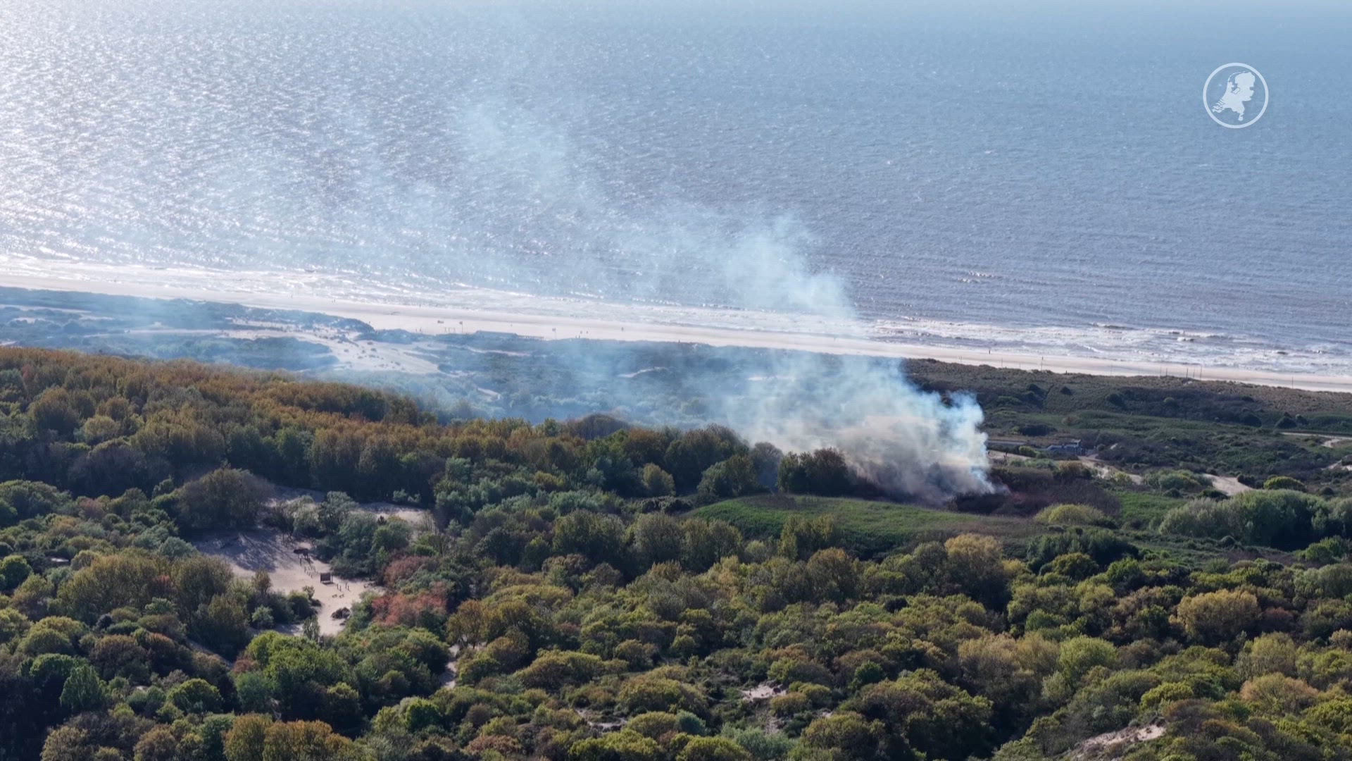 Grote duinbrand in natuurgebied bij Den Haag