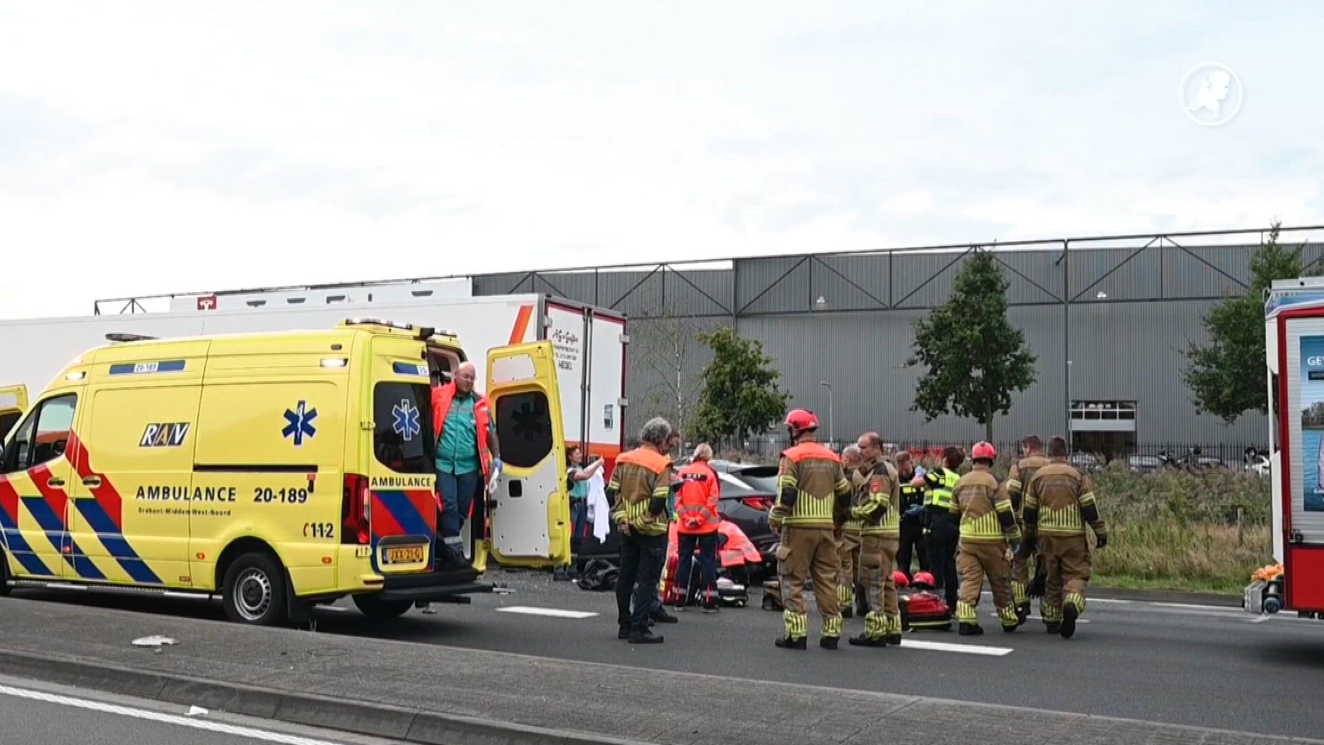 Man (64) overleden na botsing met vrachtwagen in Tilburg