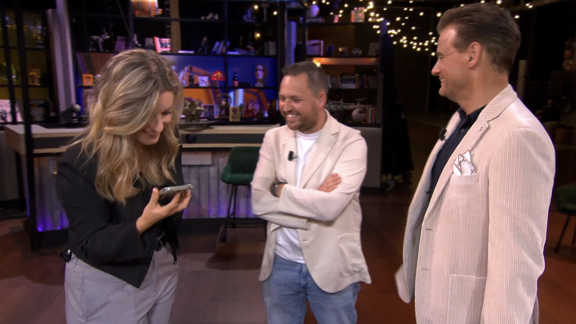 Wilfred, Merel en Dave gaan voor prankcall In de Wandelgangen en bellen Bas Nijhuis en Chris Woerts
