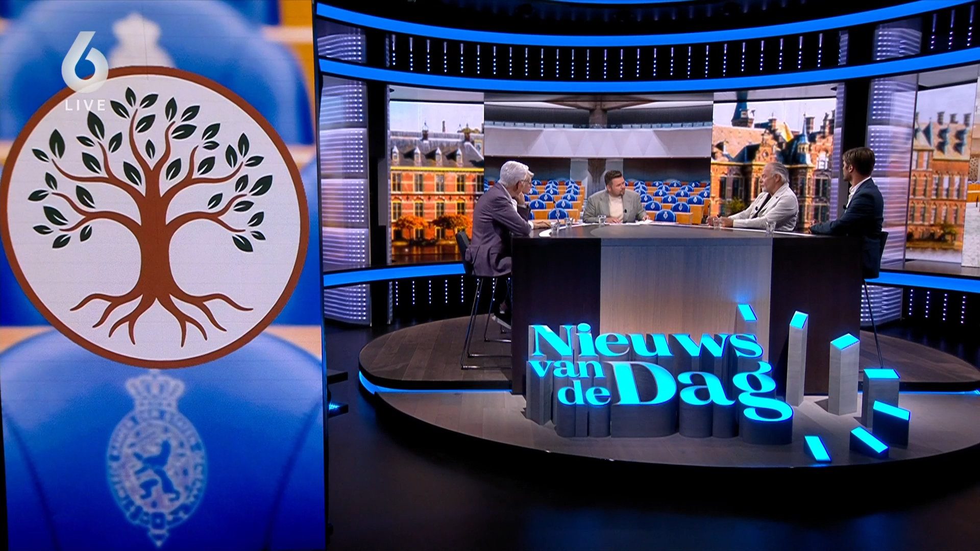 Mona Keijzer houdt een voet tussen de Kamerdeur