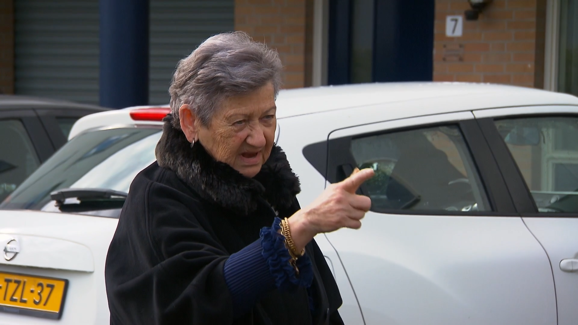 Bijna-aanrijding en bedreiging: parkeerplaatsruzie loopt hoog op!