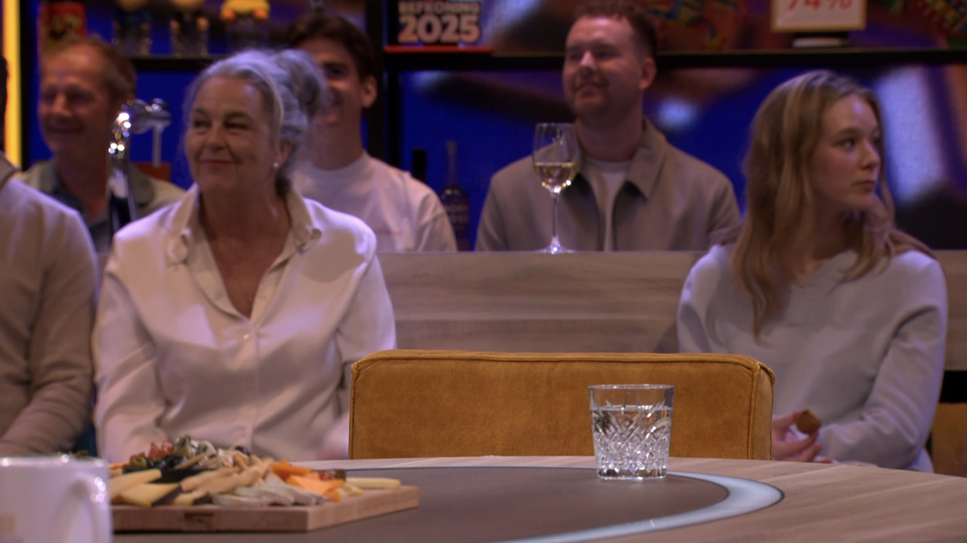 Johan Derksen ontbreekt na reclamebreak aan tafel bij Vandaag Inside