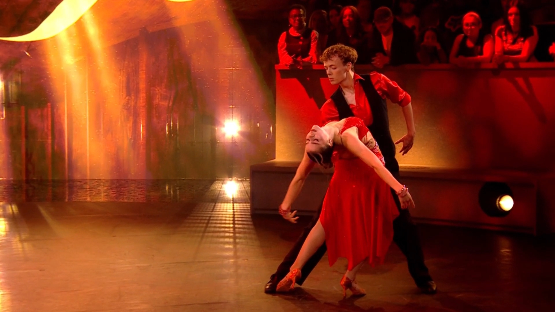 Noah &amp; Femke zetten stijlvolle performance neer | Finaleshow