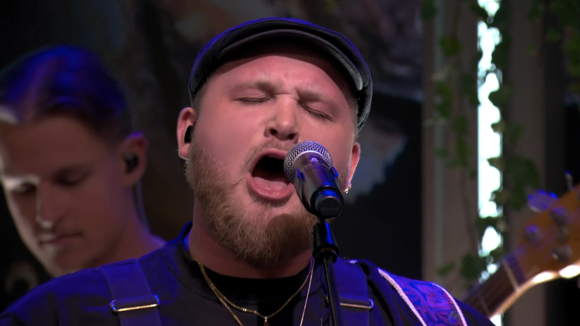 Lars van Bokhoven zet De Oranjezondag-studio op z’n kop met ‘Iedereen Is Van De Wereld'