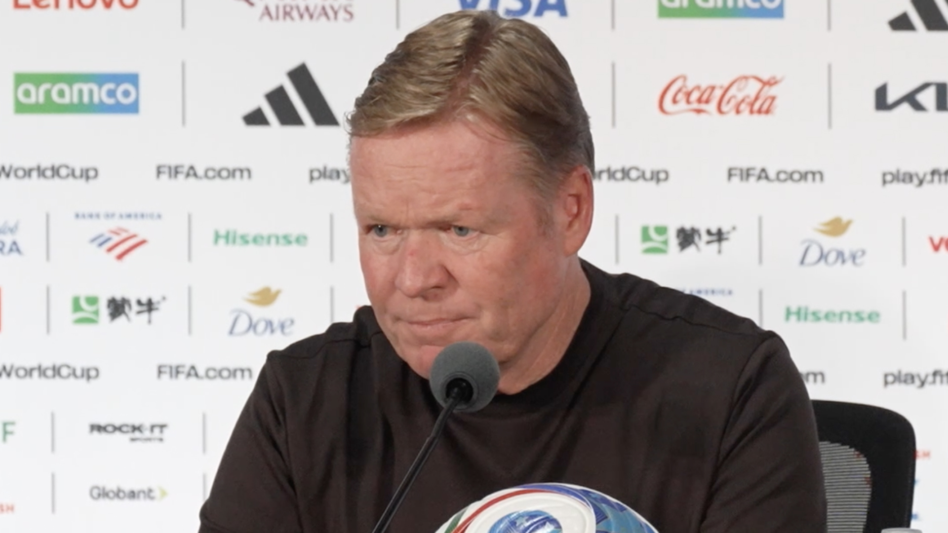 Heeft Ronald Koeman spijt van zijn doorgevoerde wissels? 'Nee, daar heb ik geen spijt van'