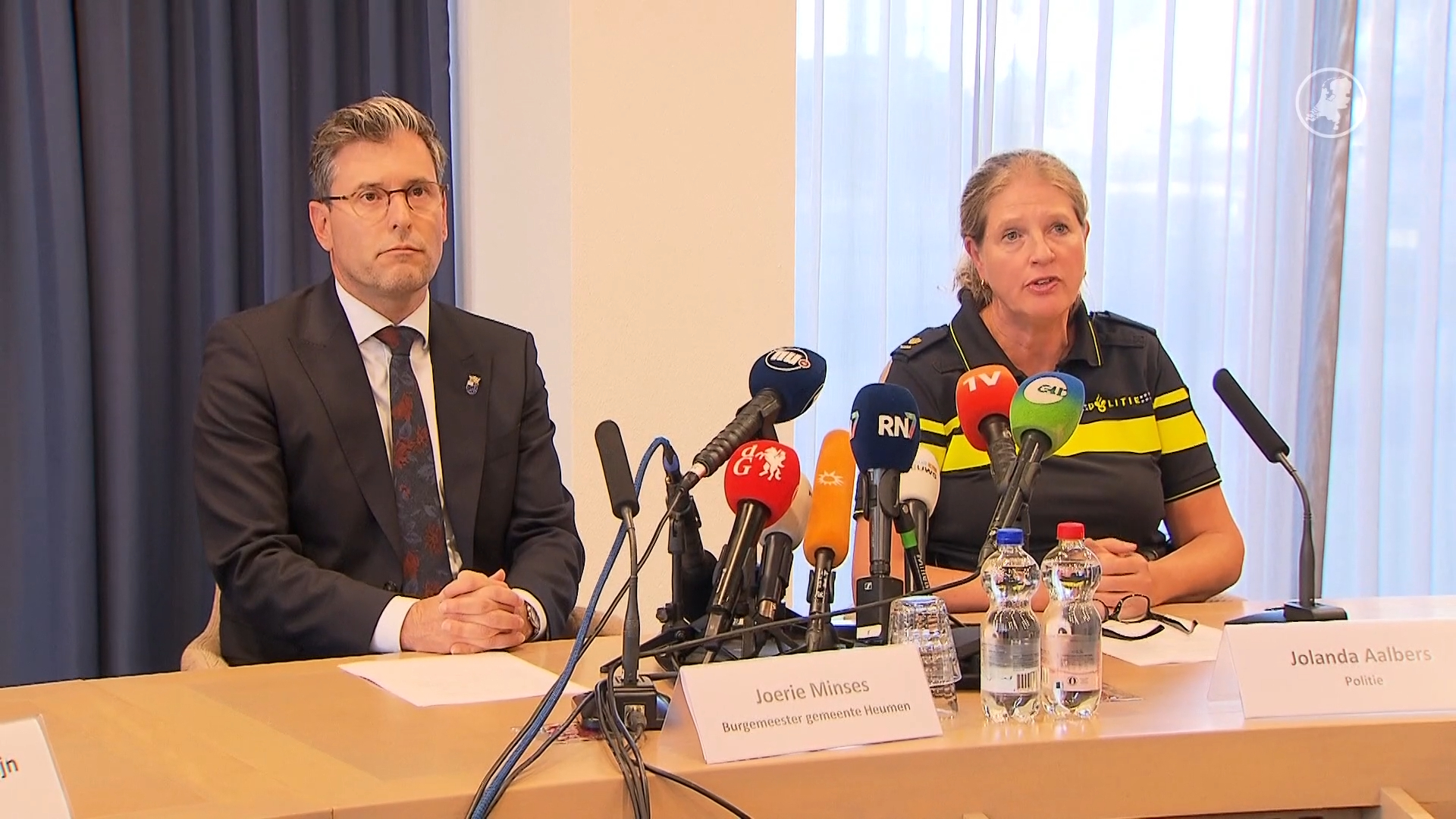 Politie vraagt inwoners van Overasselt om zoveel mogelijk binnen te blijven