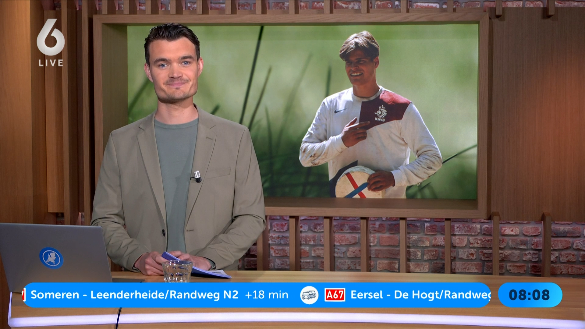 Niels Wennemars wint als eerste Nederlander ooit het Britse kaasrolkampioenschap