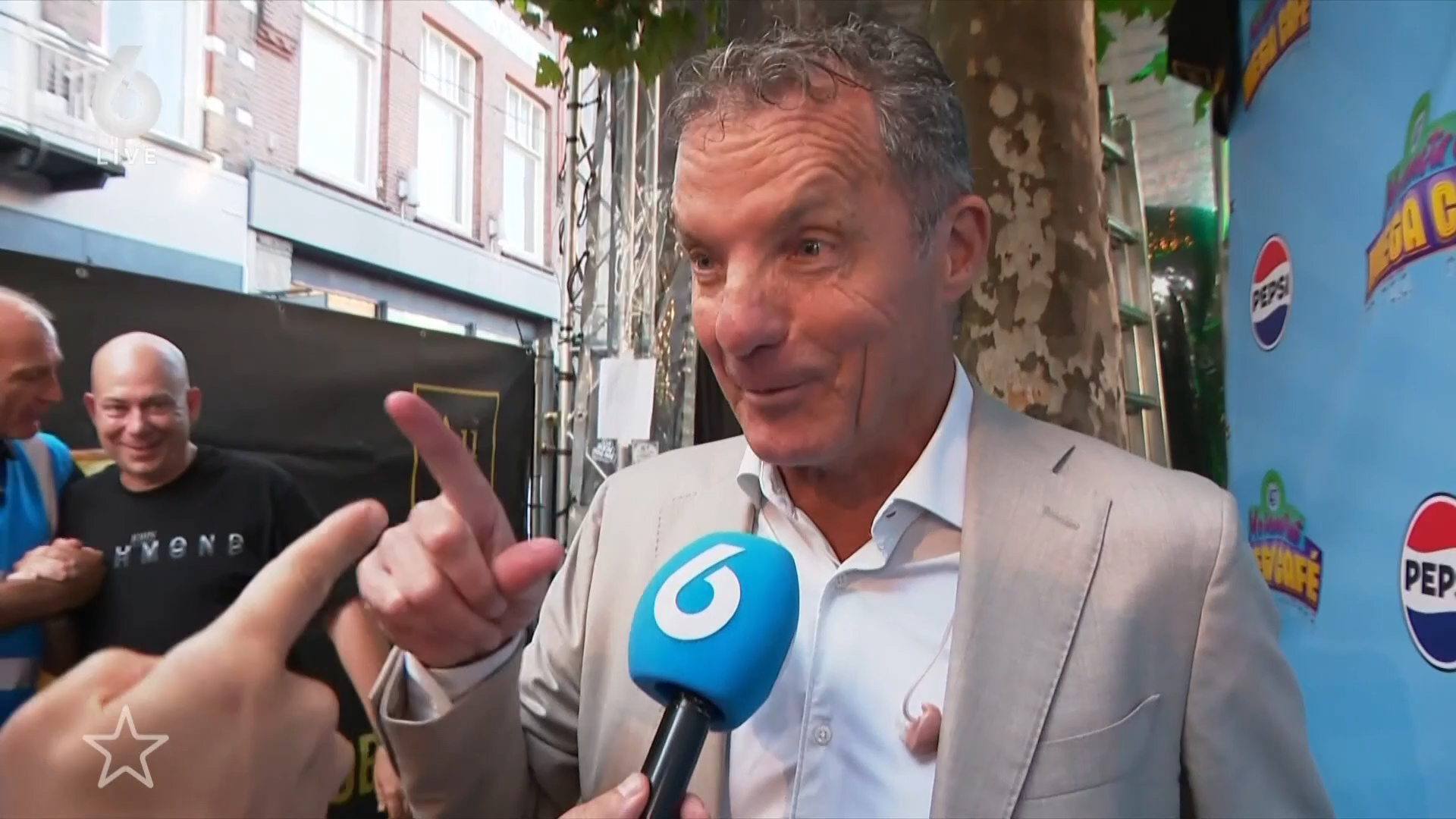 John de Bever belooft mee te lopen tijdens Nijmeegse Vierdaagse volgend jaar