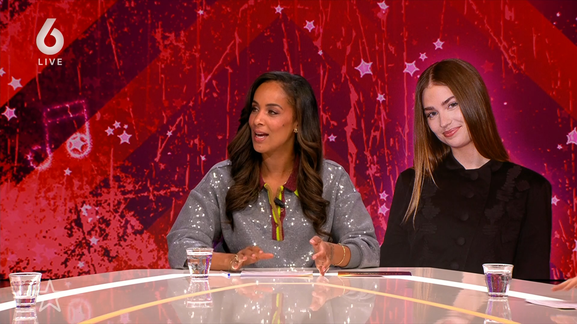 Shownieuws-tafel speculeert over autotune-moment Roxy Dekker