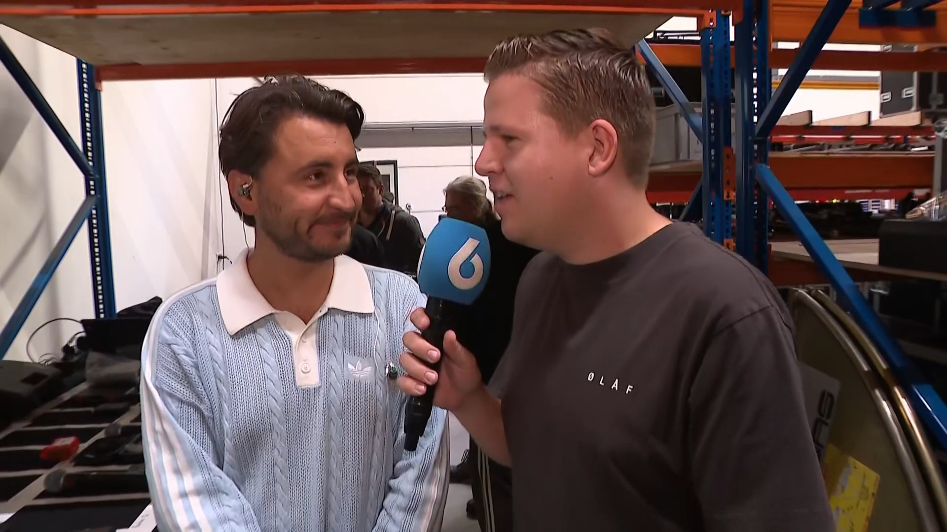 Sven Versteeg neemt Shownieuws mee achter de schermen bij Geef Mij Maar Amsterdam
