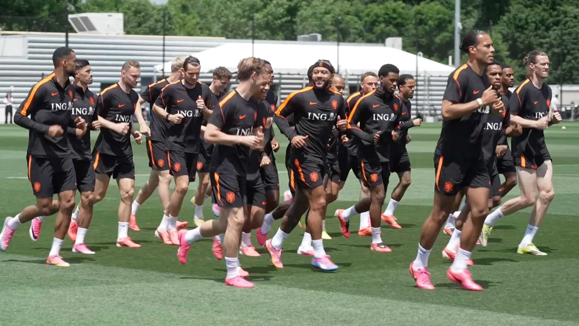 In beeld: Oranje werkt laatste training af voor oefeninterland tegen Oezbekistan