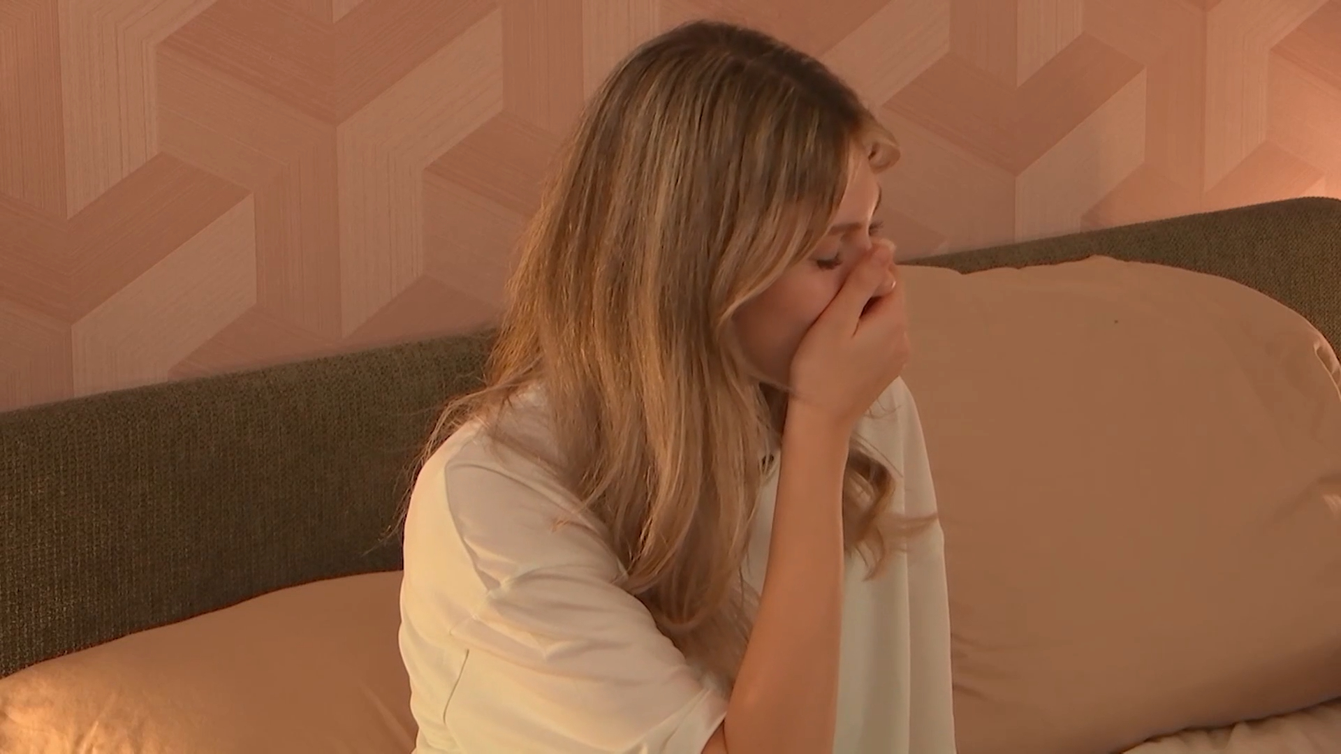 Sofie kan Joris' telefoongesprek meeluisteren!