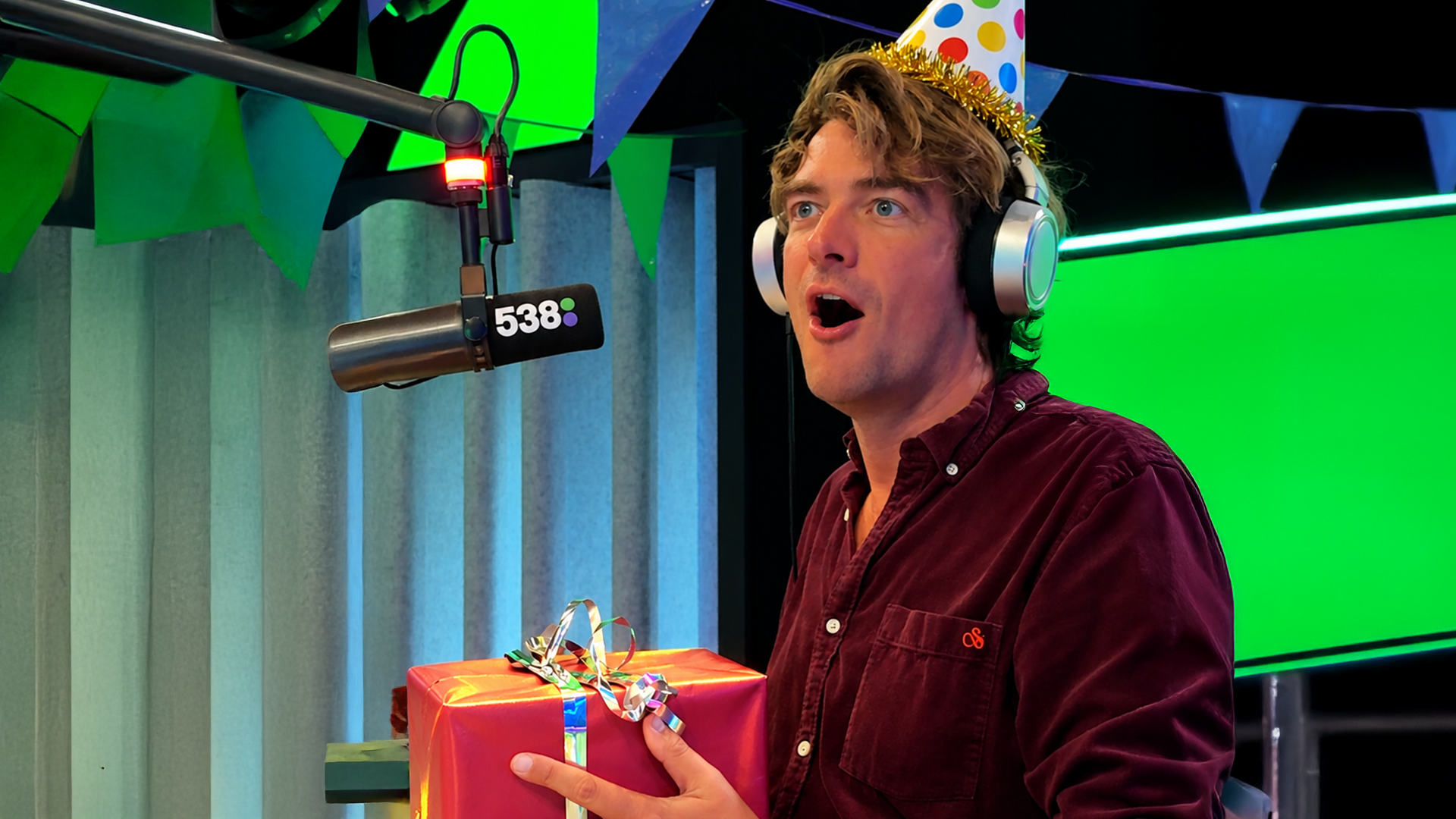Airen had nog iets goed te maken met Frank en deed dit op zijn verjaardag.