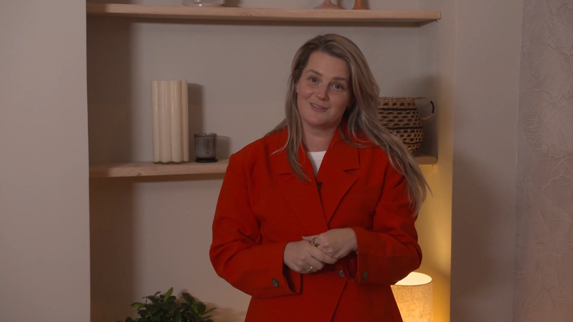 Laura kleedt het huis van Harm en Mylène aan
